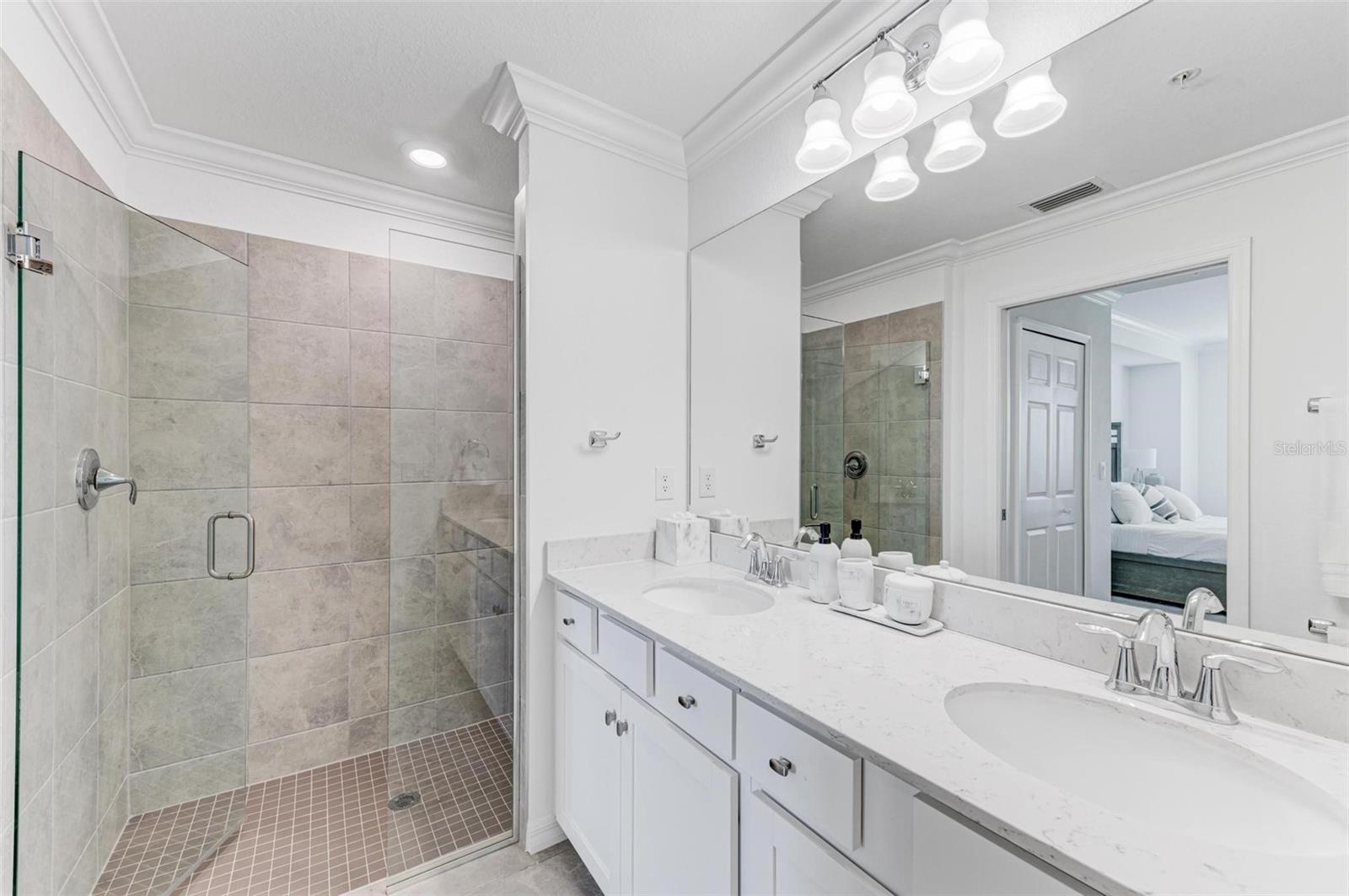 VERANDA VI AT LAKEWOOD NATIONAL PH IV - Residential Lease