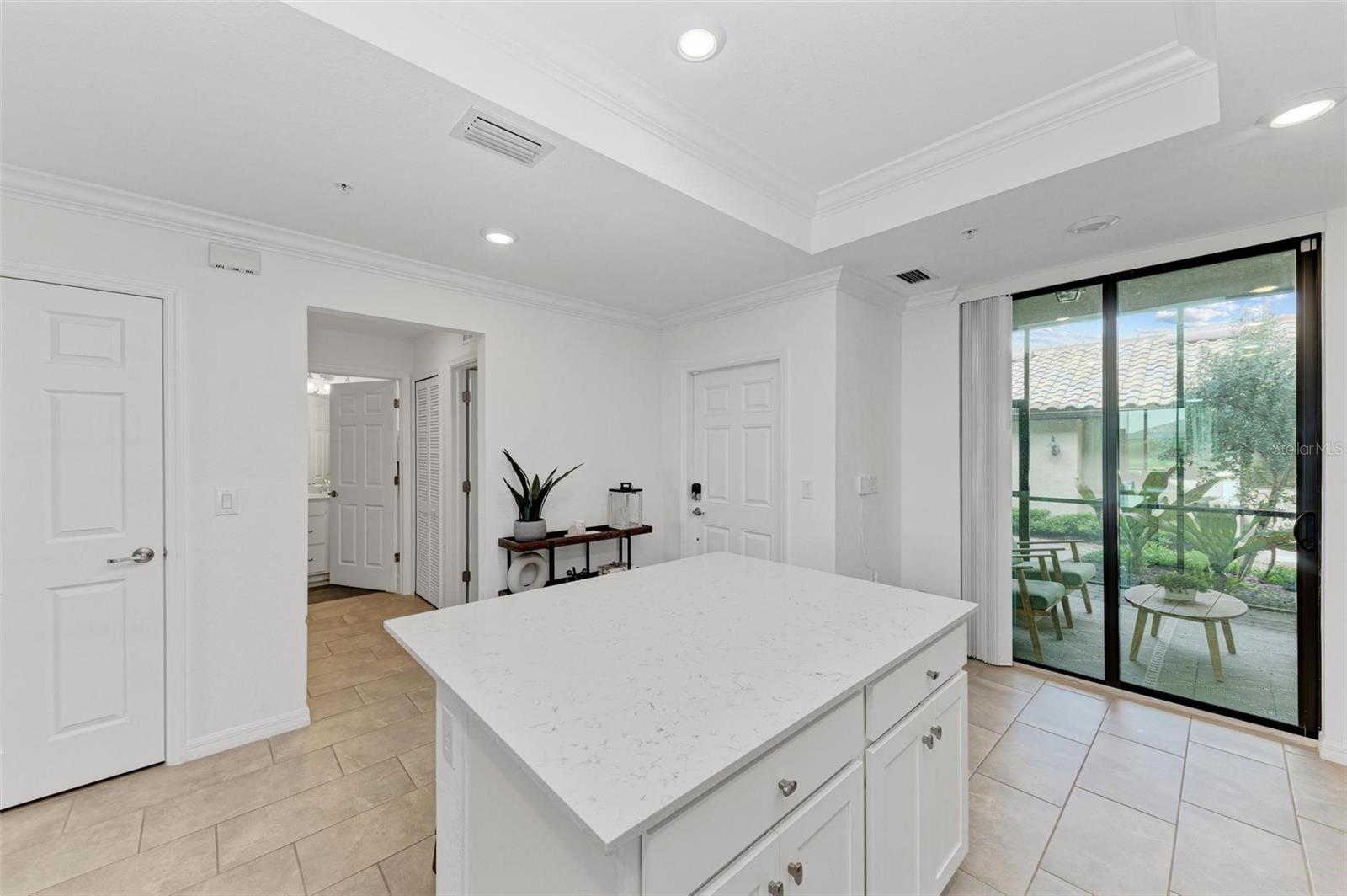 VERANDA VI AT LAKEWOOD NATIONAL PH IV - Residential Lease