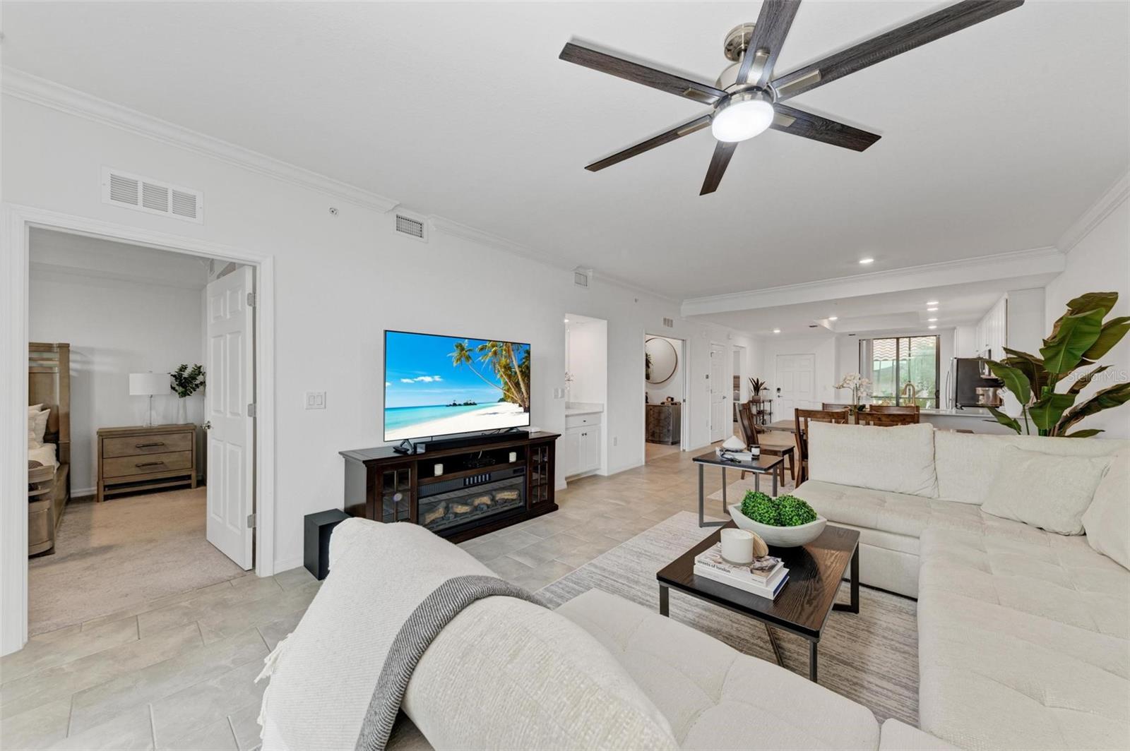 VERANDA VI AT LAKEWOOD NATIONAL PH IV - Residential Lease