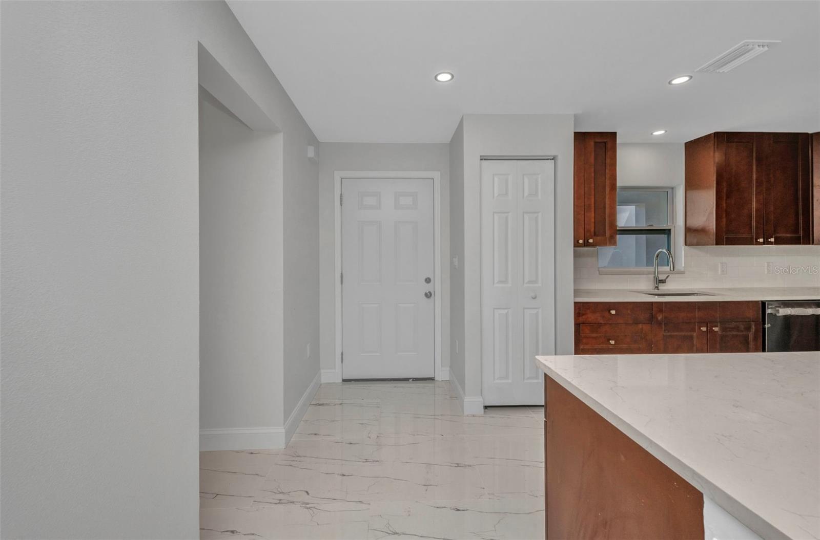 PORT CHARLOTTE SUB 07 - Residential Lease
