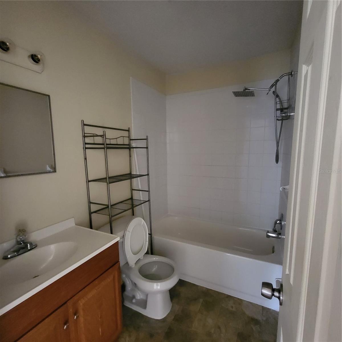 LAKE PALMS SEC 2 - Residential Lease