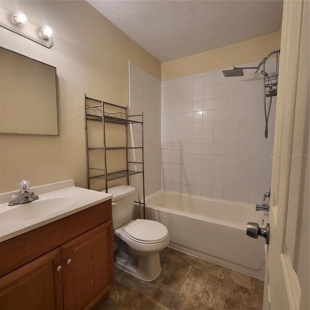 LAKE PALMS SEC 2 - Residential Lease