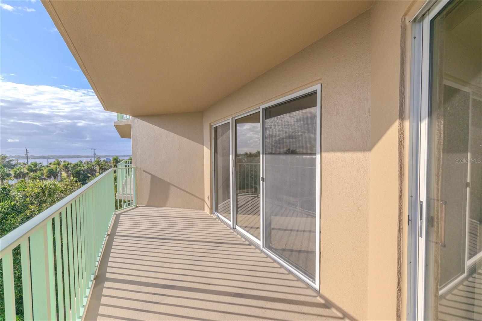 4 OCEANS WEST BOULEVARD 407B