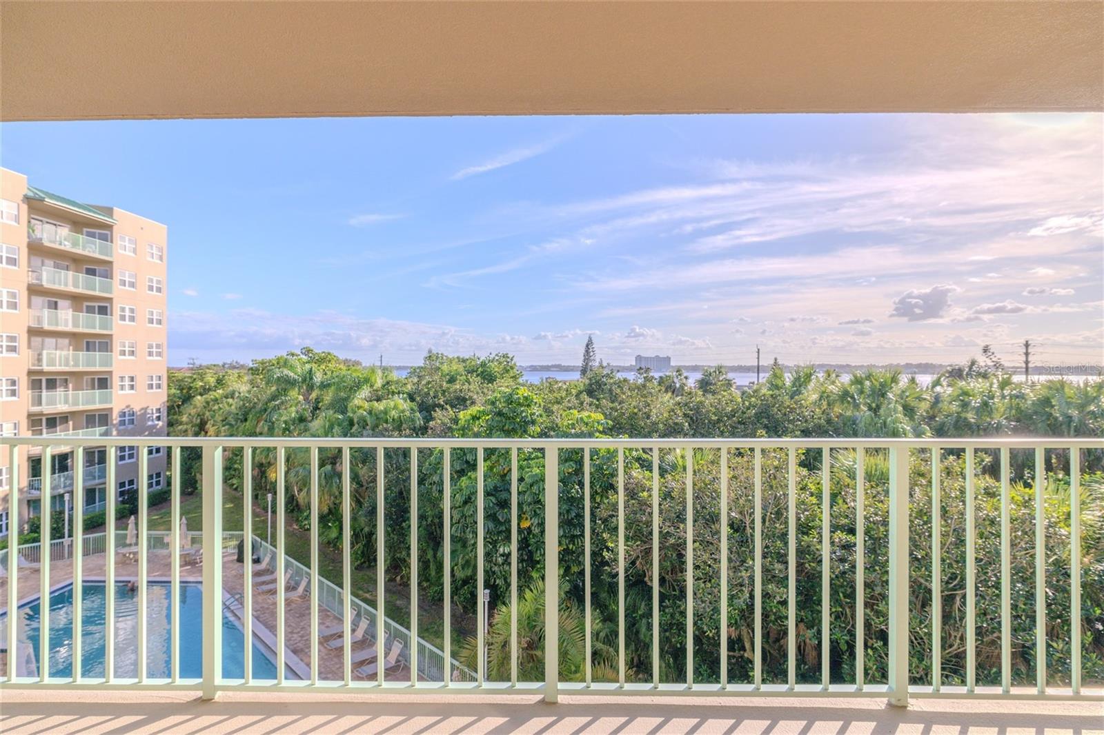 4 OCEANS WEST BOULEVARD 407B