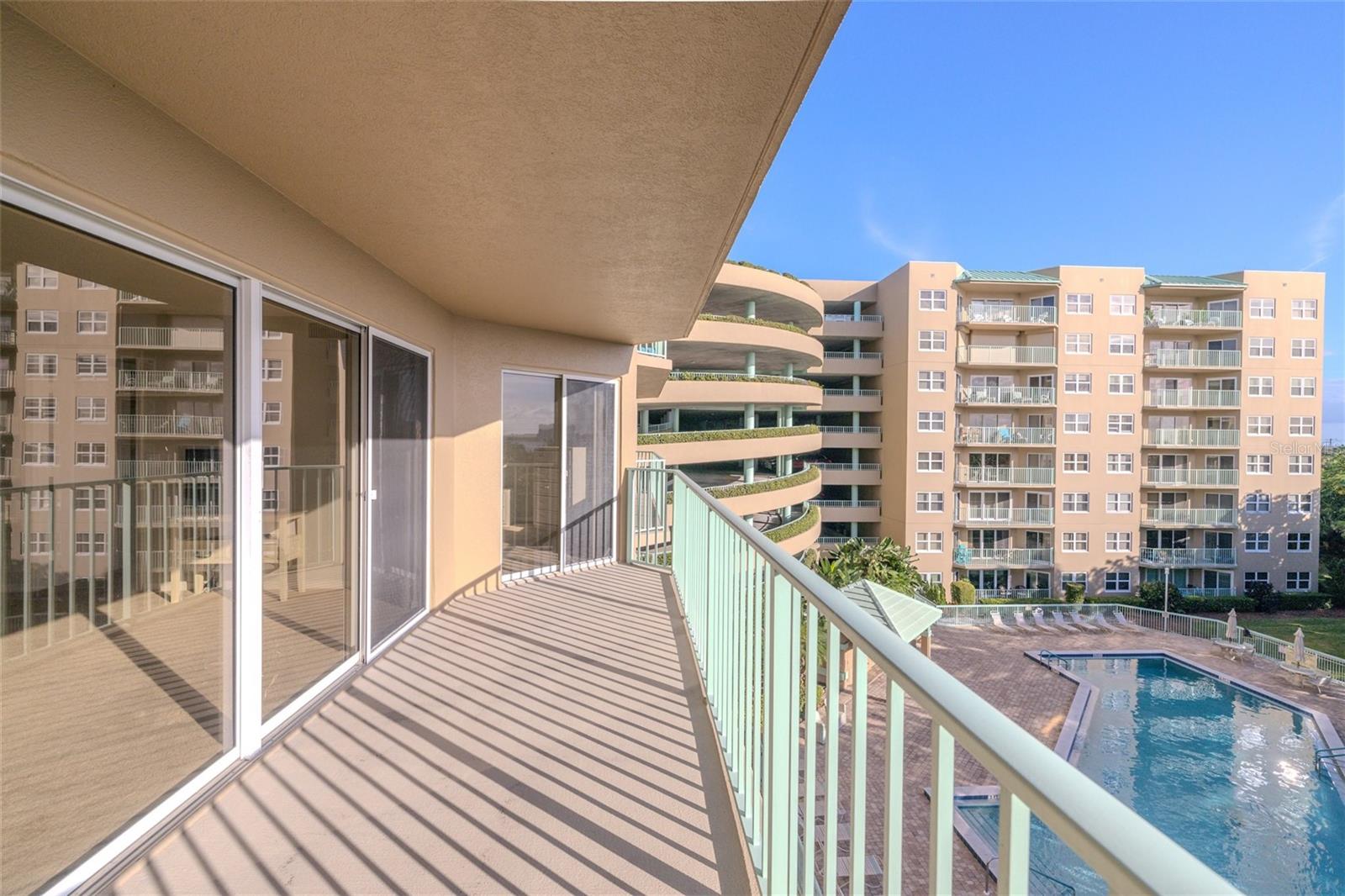 4 OCEANS WEST BOULEVARD 407B