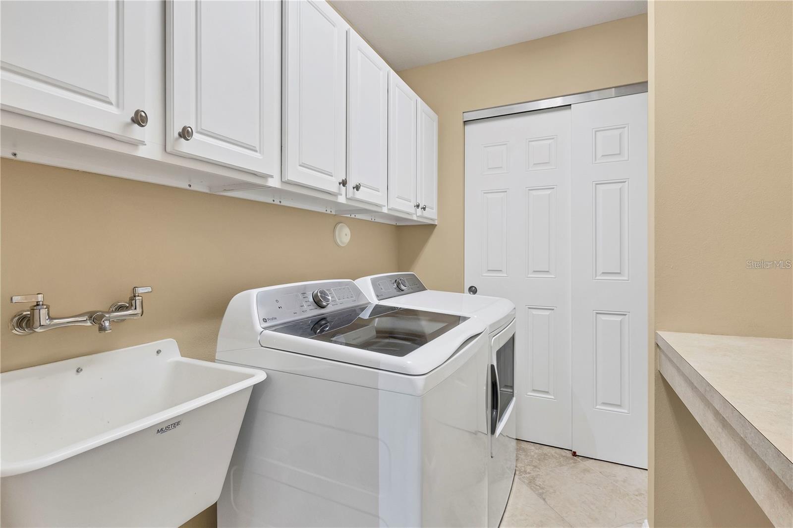 LAKE VISTA RESIDENCES PH III - Residential Lease