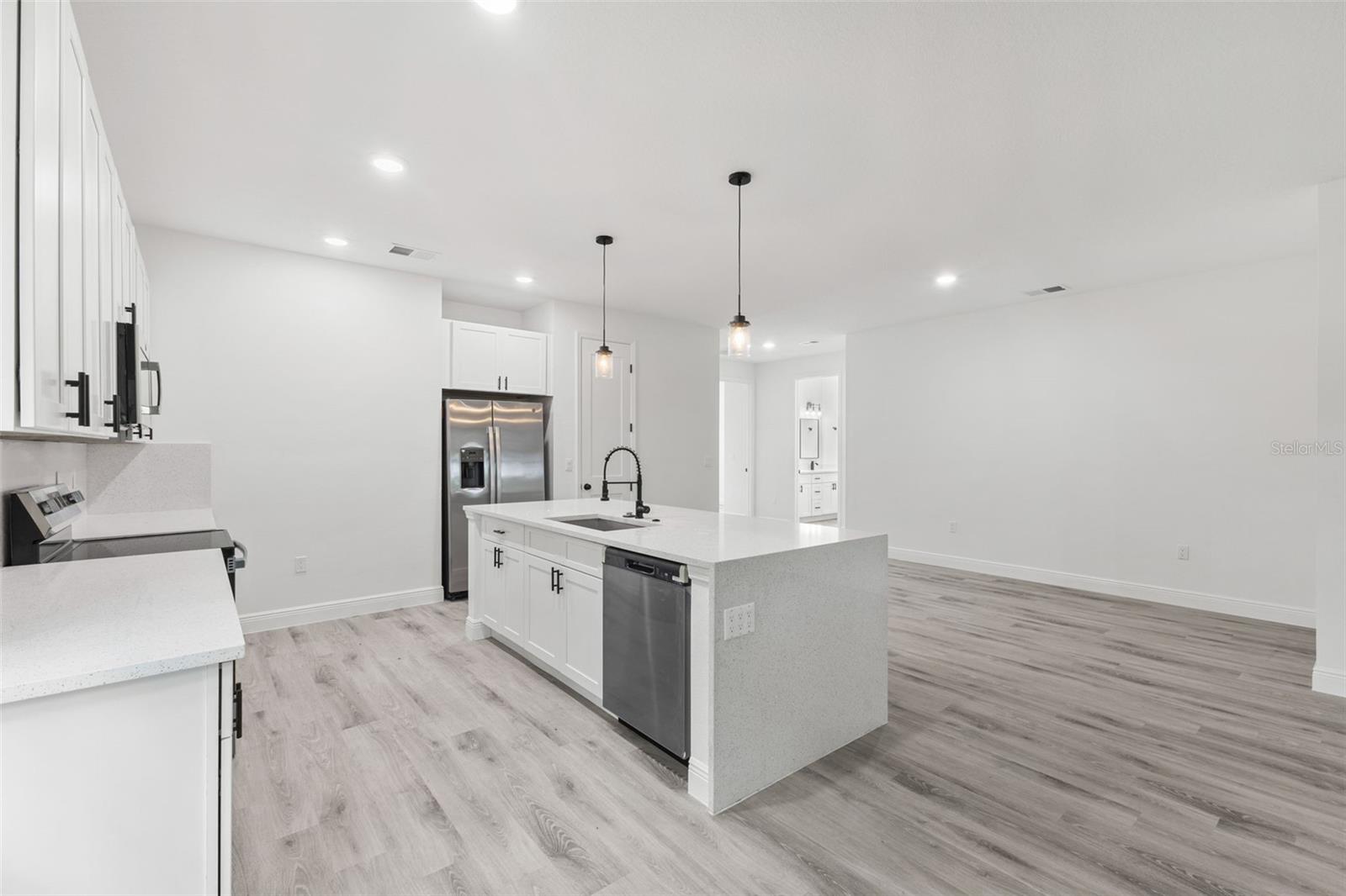 ROSELAND PARK - Residential Lease