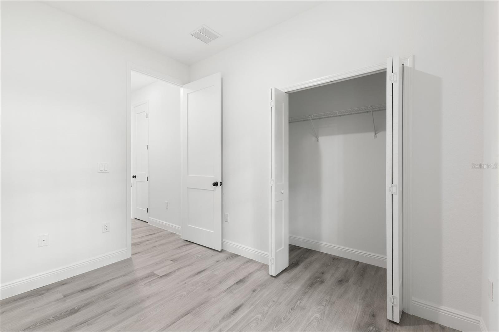 ROSELAND PARK - Residential Lease