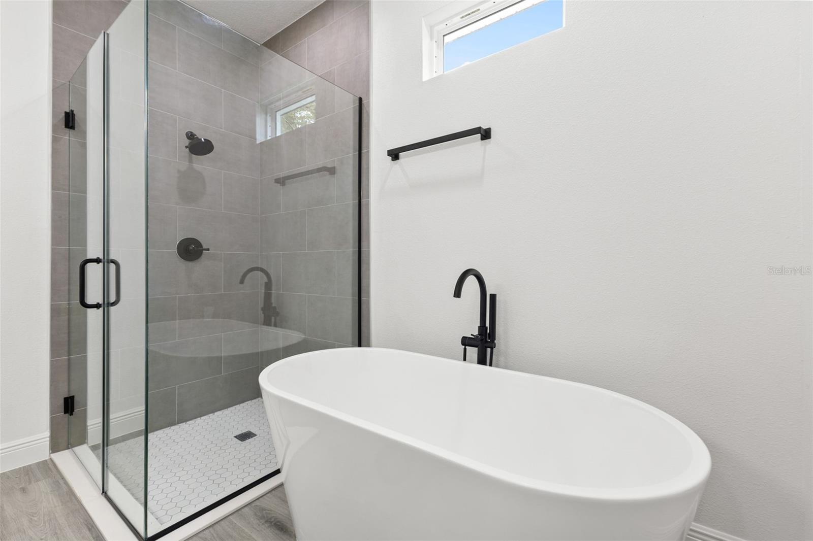 ROSELAND PARK - Residential Lease