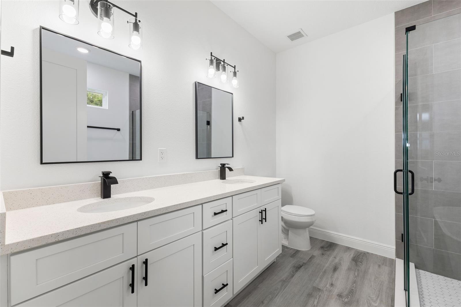 ROSELAND PARK - Residential Lease