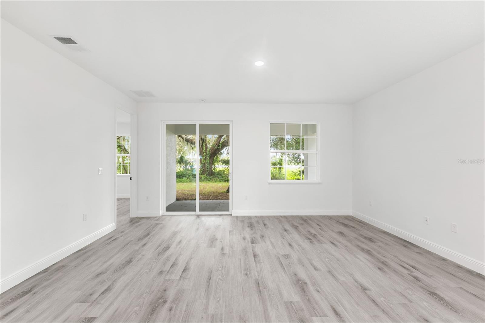 ROSELAND PARK - Residential Lease