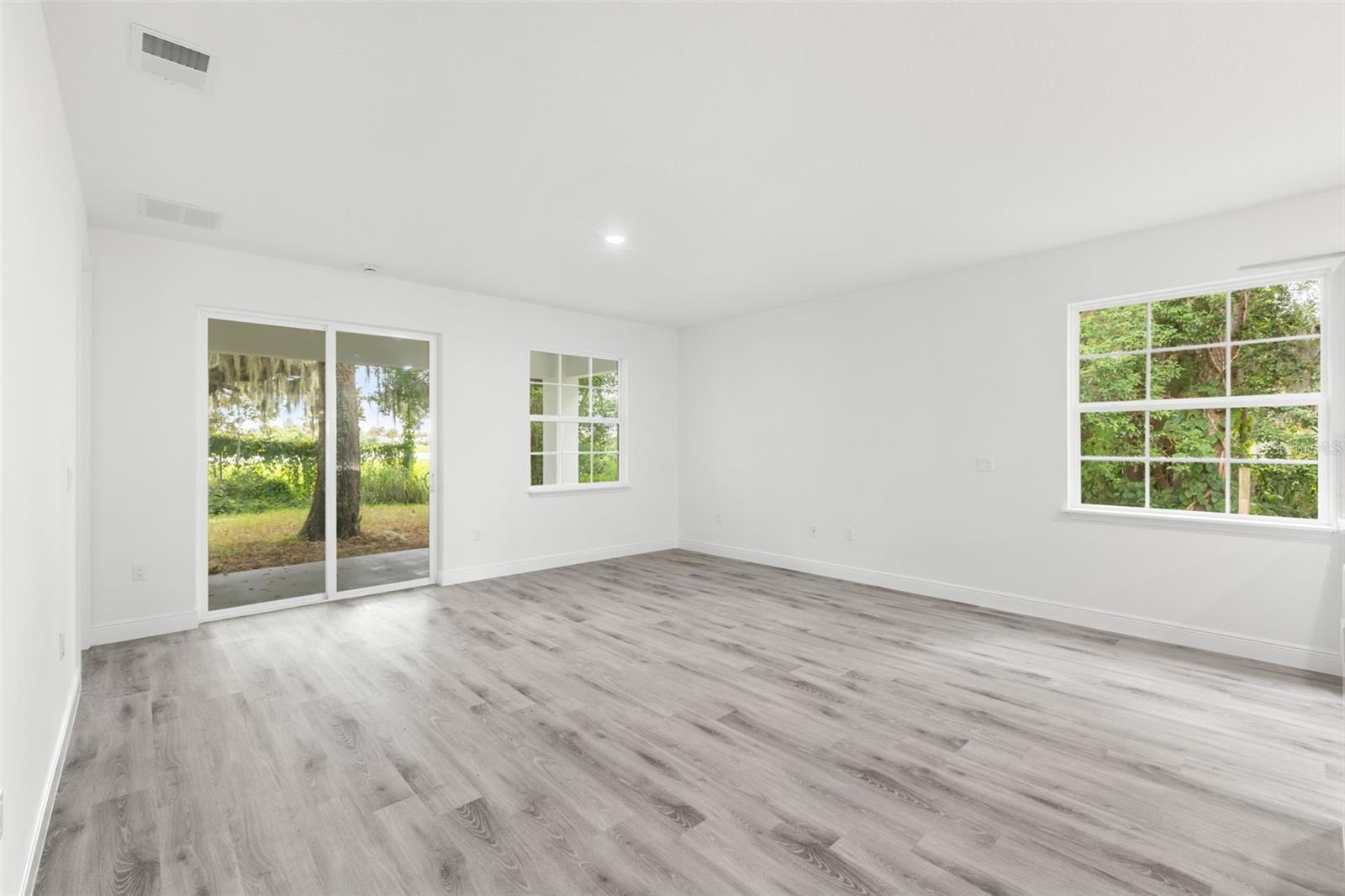 ROSELAND PARK - Residential Lease