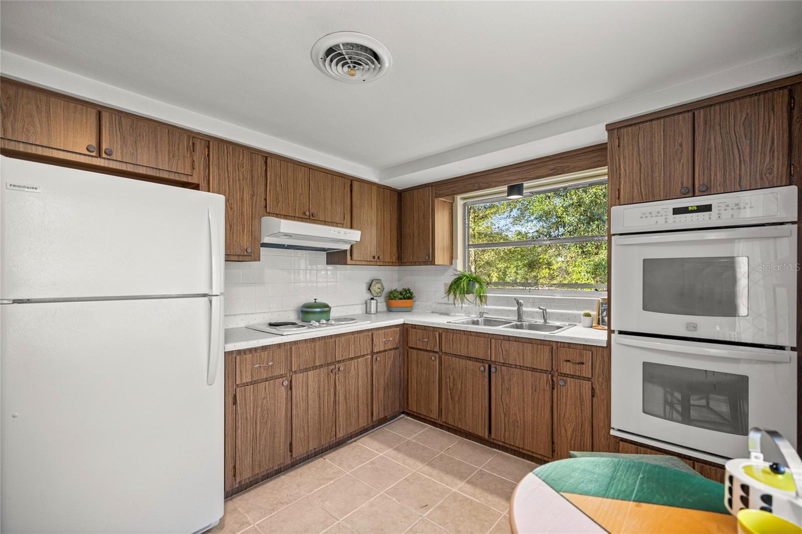 RAINBOW S END ESTATE - Residential