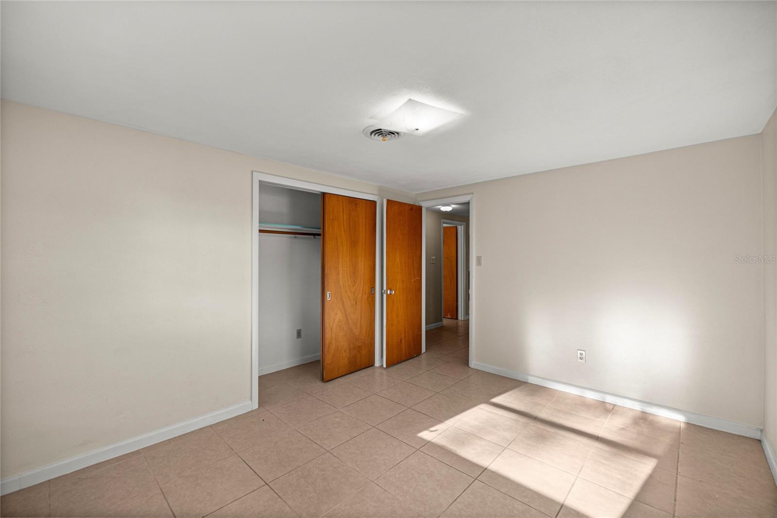 RAINBOW S END ESTATE - Residential