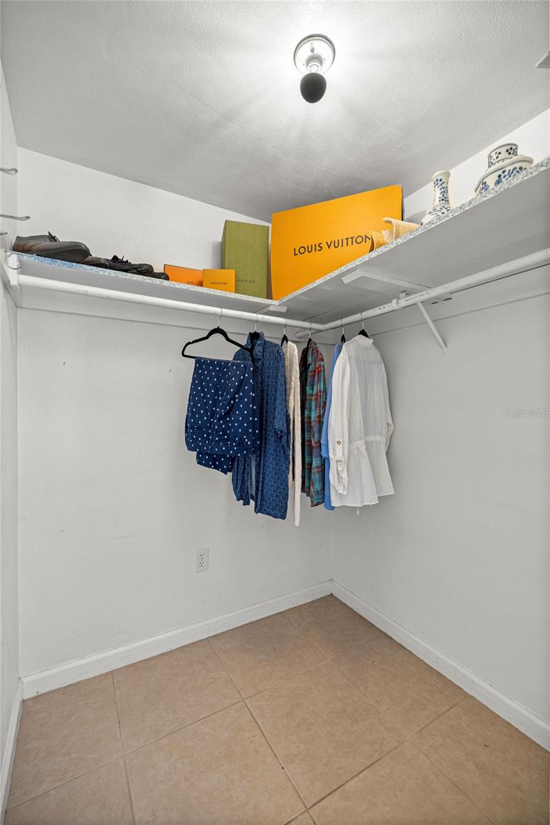 RAINBOW S END ESTATE - Residential