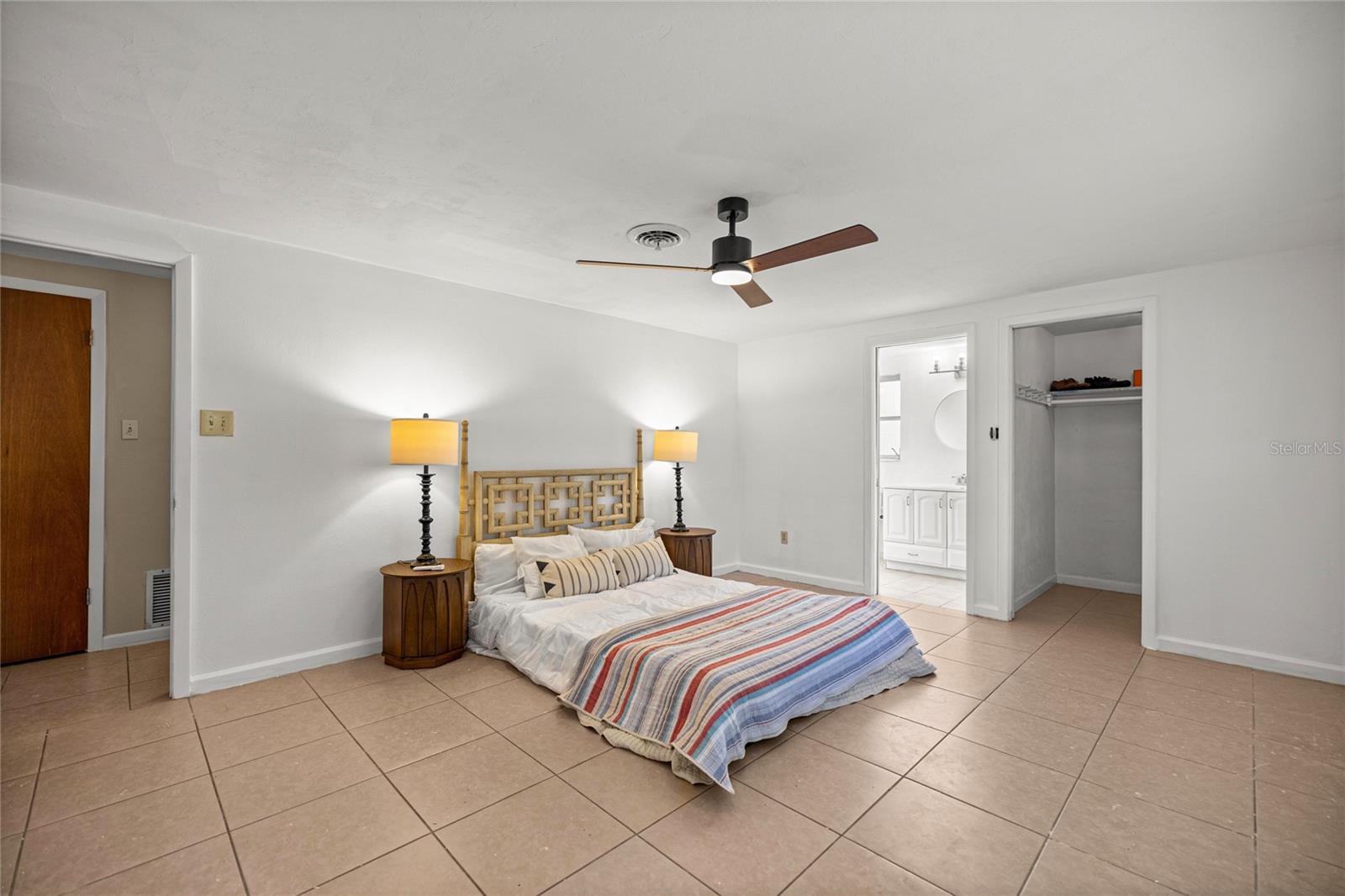 RAINBOW S END ESTATE - Residential