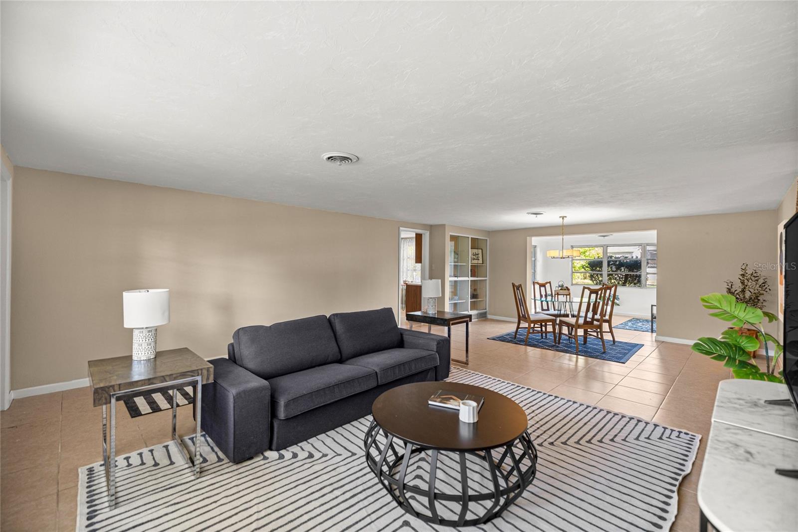 RAINBOW S END ESTATE - Residential