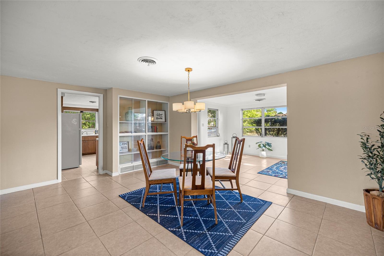 RAINBOW S END ESTATE - Residential