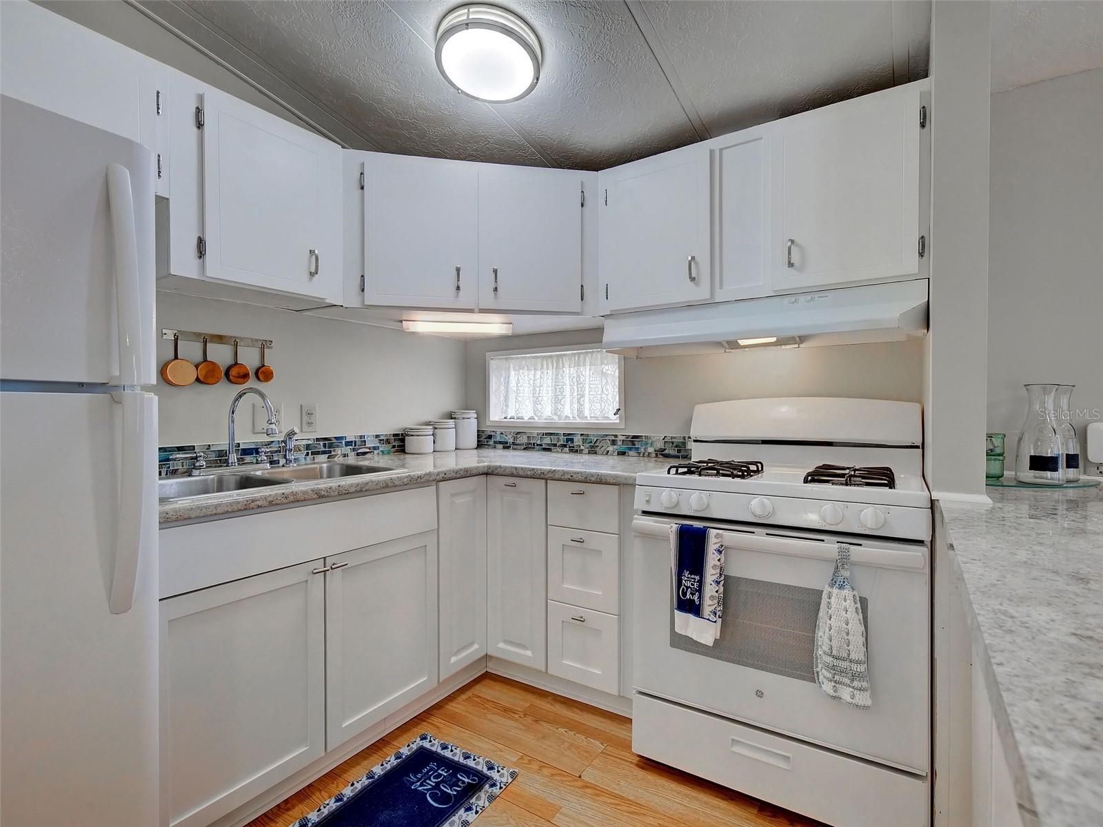 HOLIDAY TRAVEL PARK ENGLEWOOD - Residential