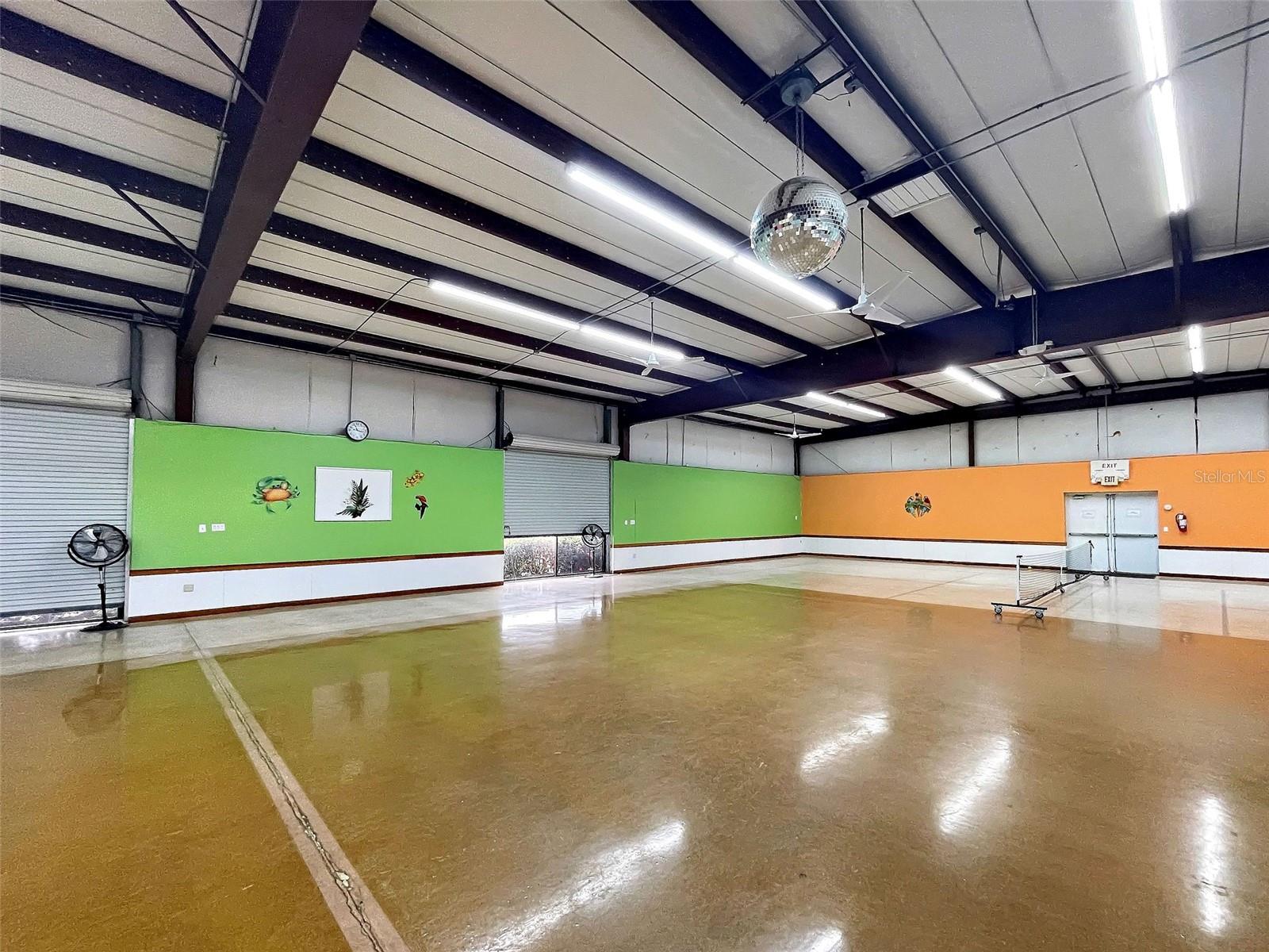 HOLIDAY TRAVEL PARK ENGLEWOOD - Residential