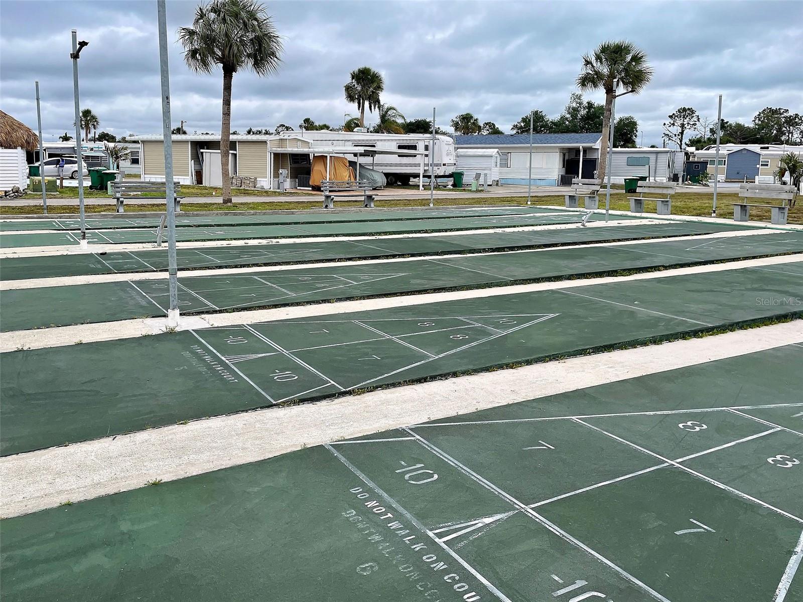 HOLIDAY TRAVEL PARK ENGLEWOOD - Residential