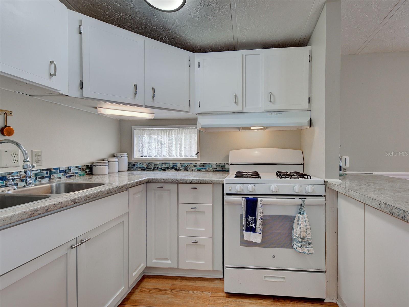 HOLIDAY TRAVEL PARK ENGLEWOOD - Residential
