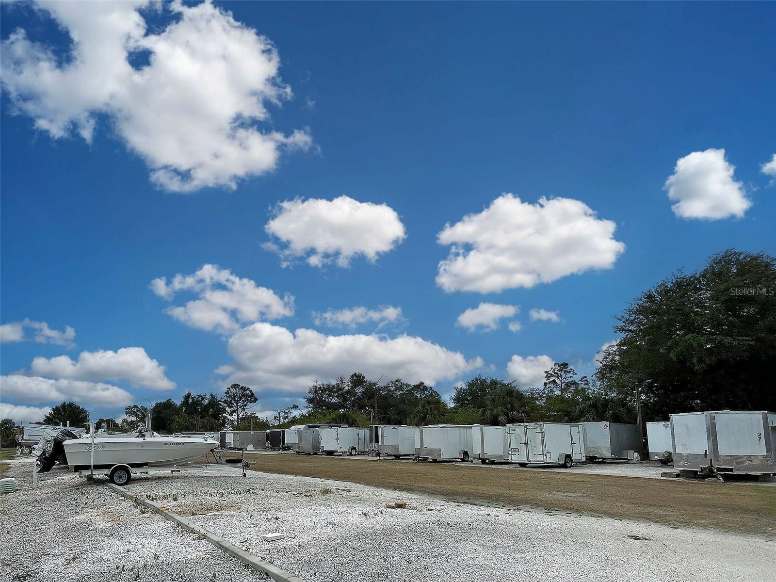 HOLIDAY TRAVEL PARK ENGLEWOOD - Residential