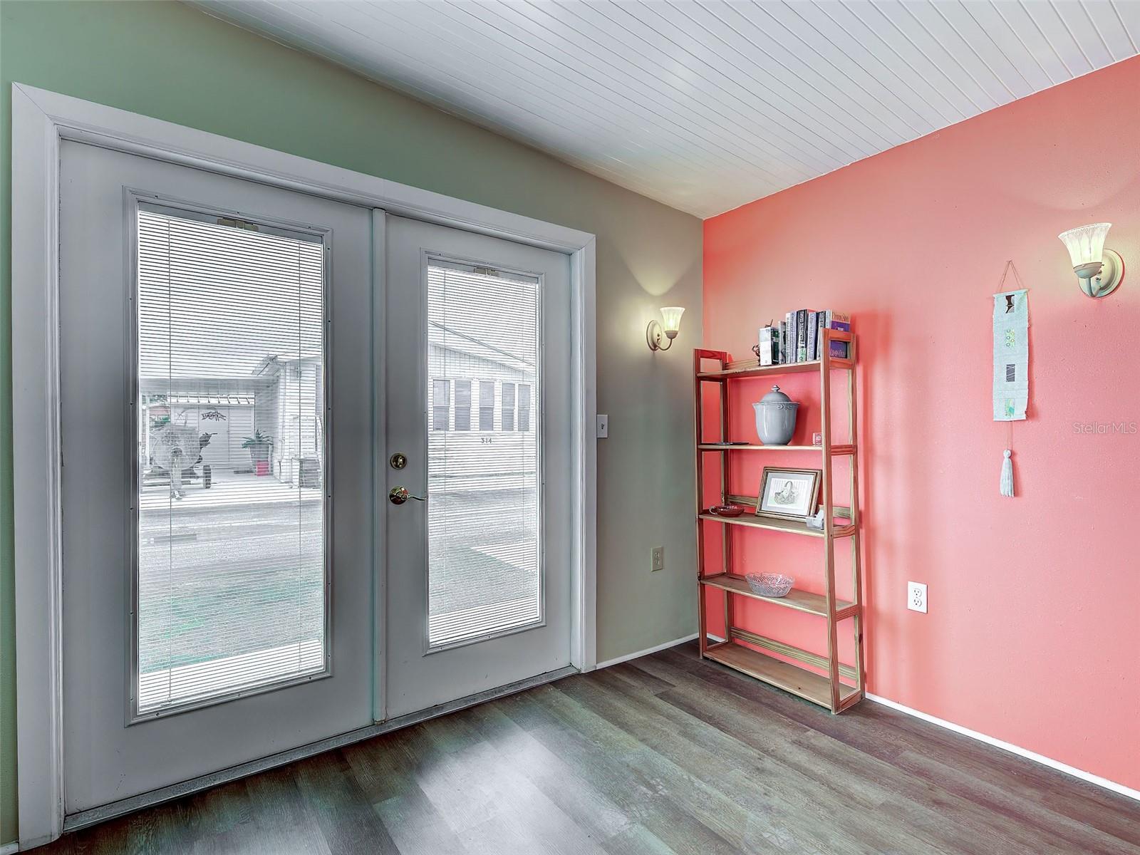 HOLIDAY TRAVEL PARK ENGLEWOOD - Residential