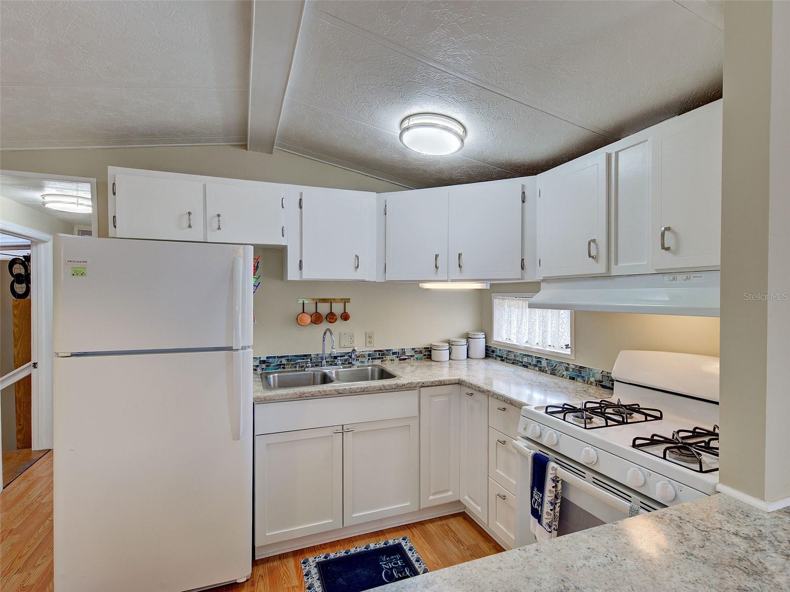 HOLIDAY TRAVEL PARK ENGLEWOOD - Residential