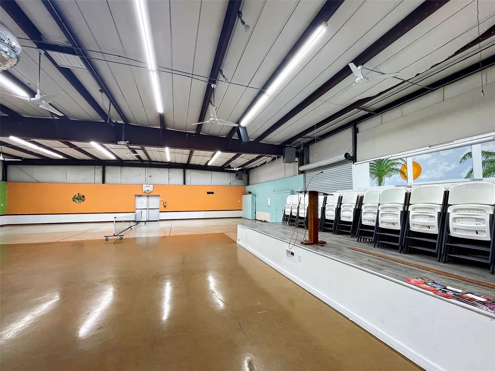 HOLIDAY TRAVEL PARK ENGLEWOOD - Residential