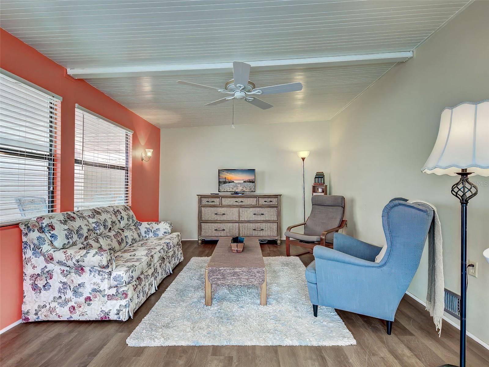 HOLIDAY TRAVEL PARK ENGLEWOOD - Residential