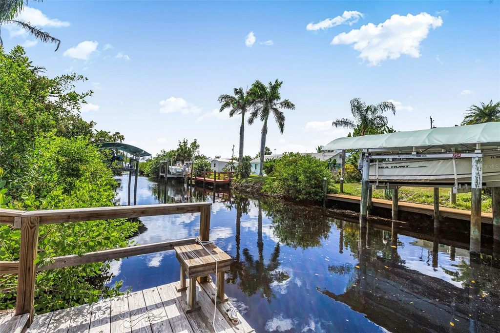 Photo of 1005 Alston Lane, Englewood, FL 34223 (MLS # N6140086)