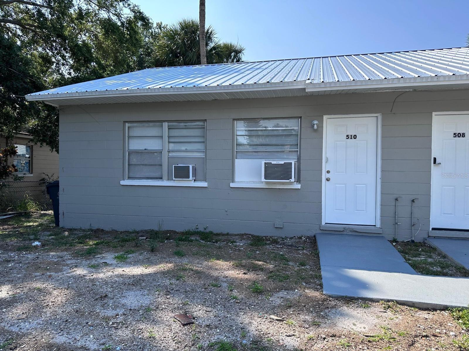 ?? 2-Bedroom Apartment – Move-In Ready!
Bright and cozy home with tile floors, window AC units, and plenty of natural light. Freshly painted and conveniently located near shopping, dining, and schools.
? Affordable & comfortable living!
?? Call today at 321-248-5151 to schedule a showing!