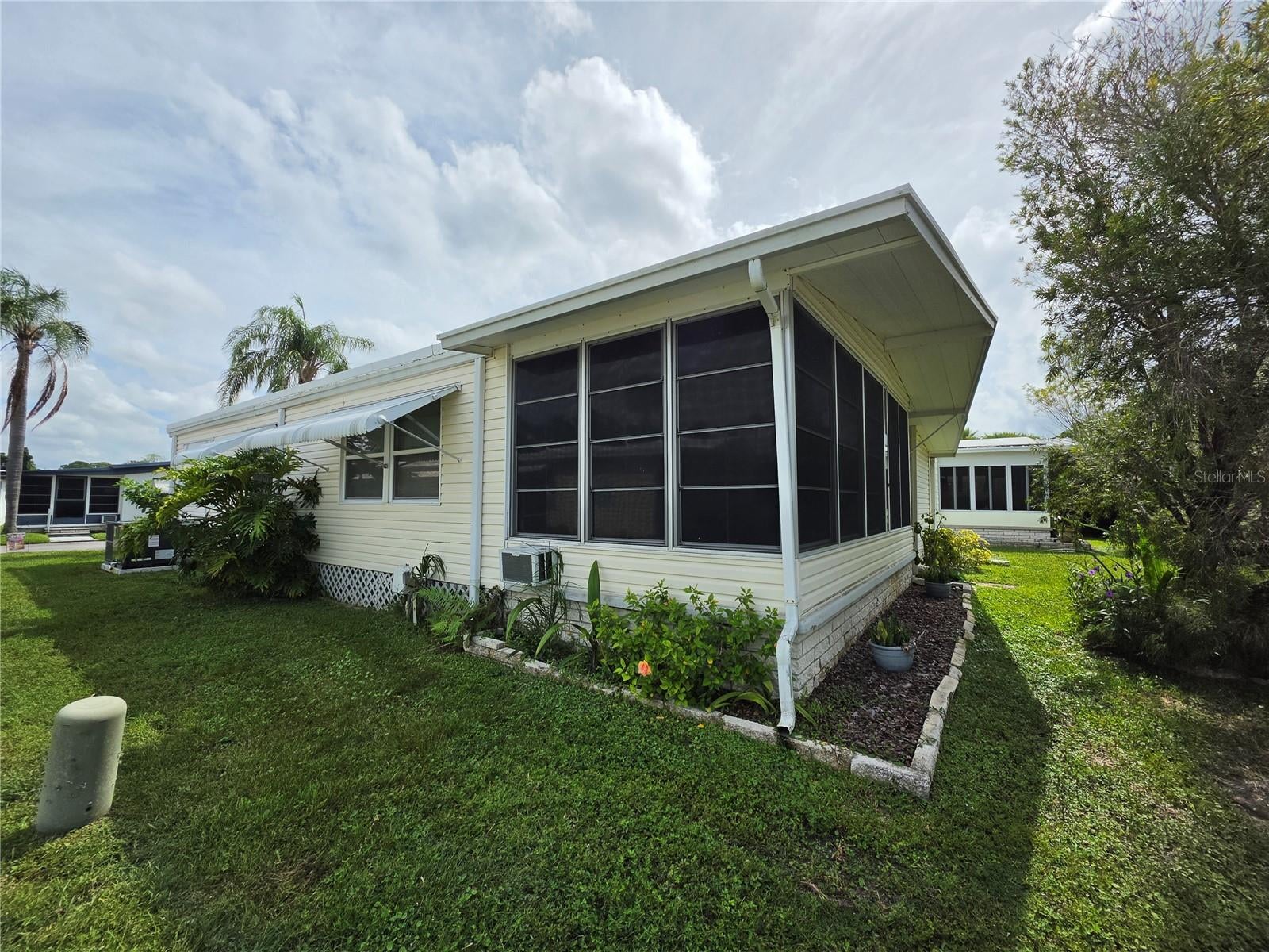 5293 POINCIANA CIRCLE