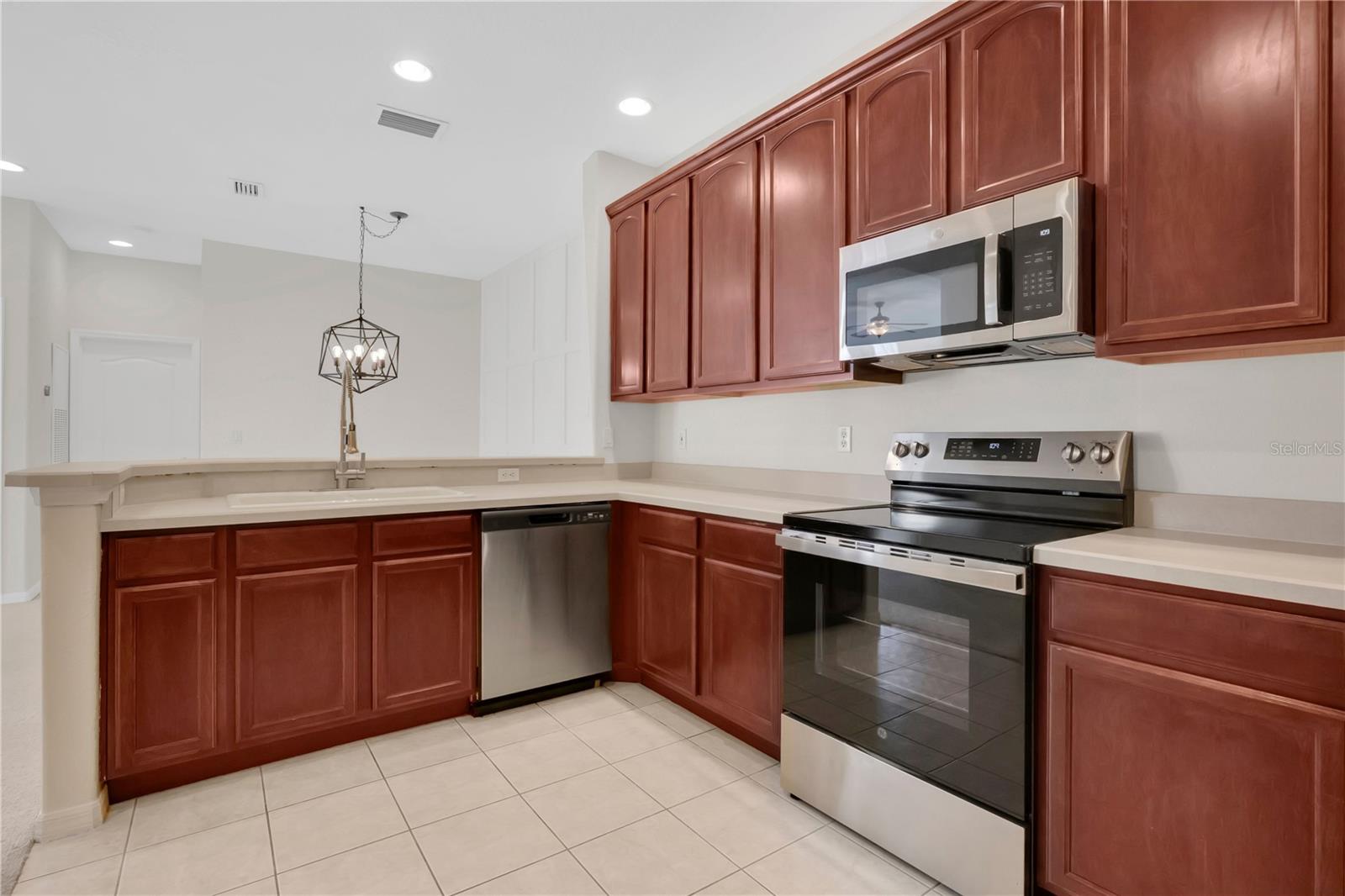 CHATEAU CONDOMINIUMS AT MAGNOLIA POINTE PHASE IV - Residential