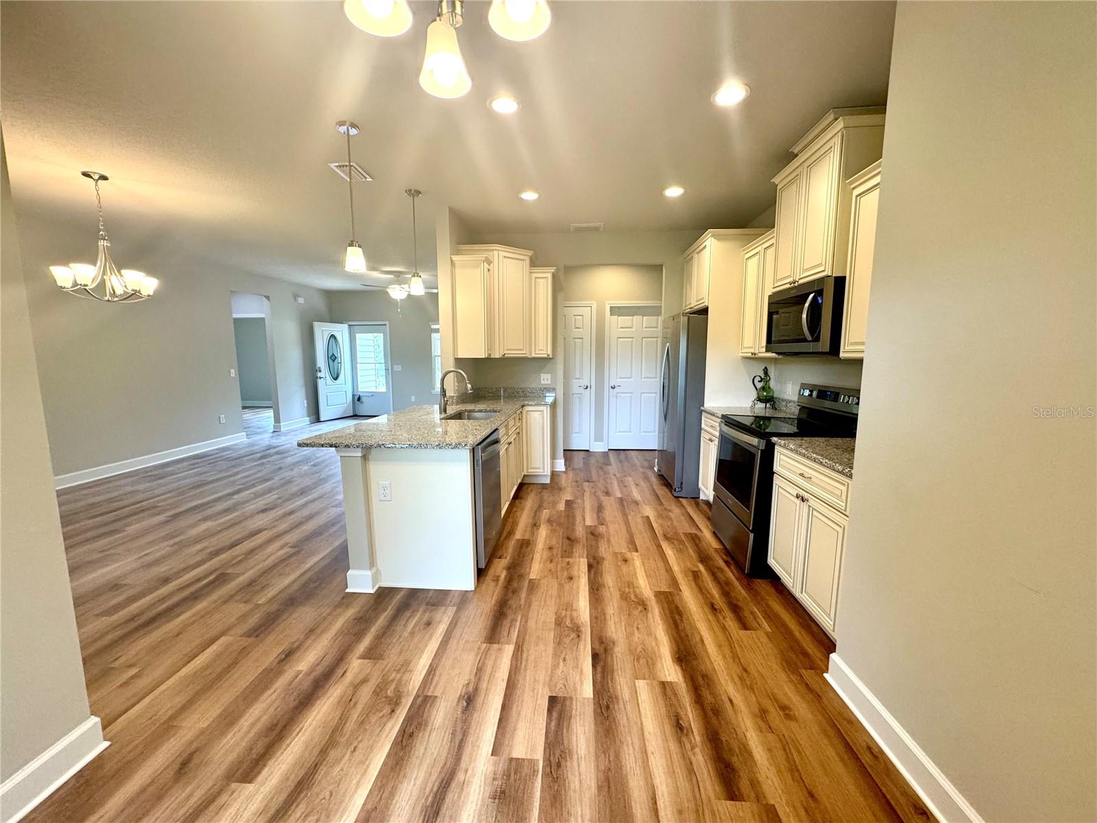 WILLISTON HIGHLANDS GOLF & COUNTRY CLUB ESTS - Residential