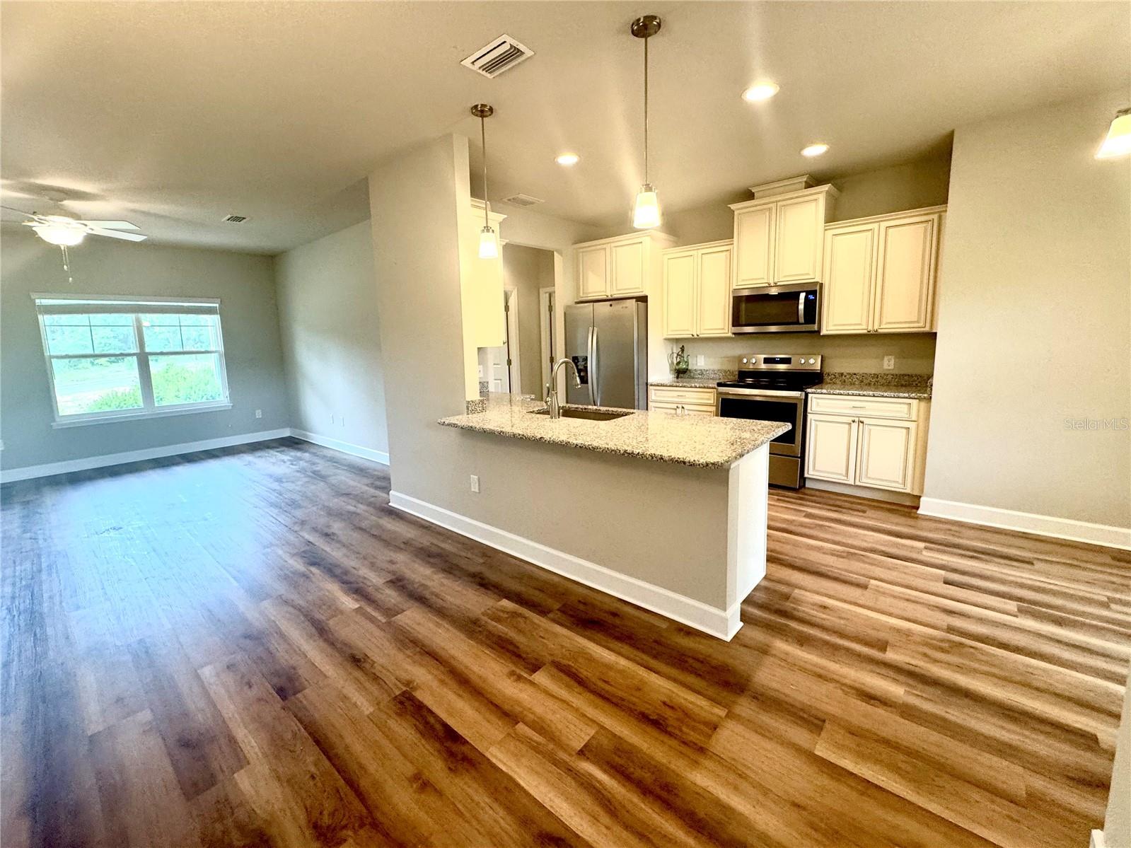 WILLISTON HIGHLANDS GOLF & COUNTRY CLUB ESTS - Residential