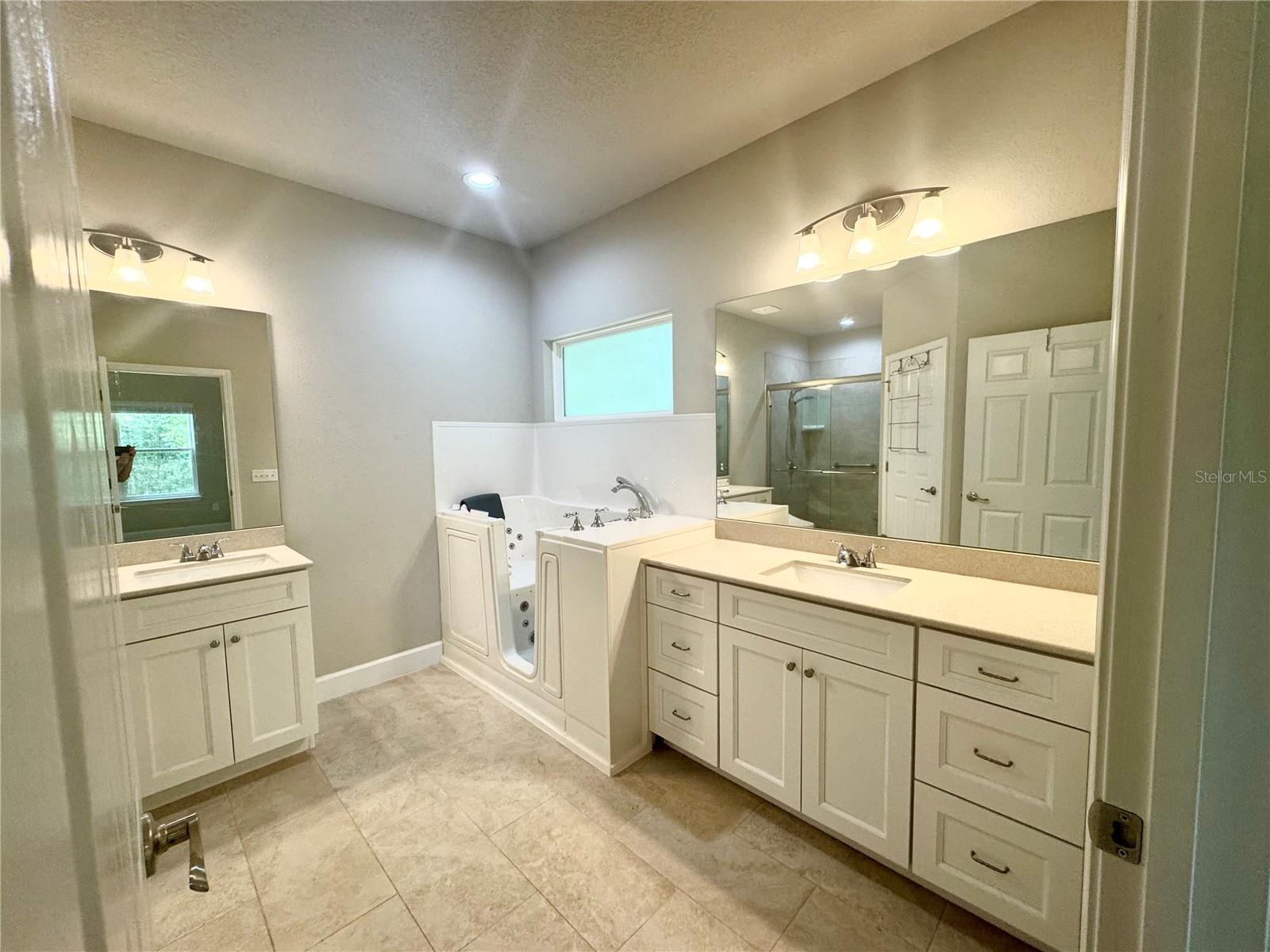 WILLISTON HIGHLANDS GOLF & COUNTRY CLUB ESTS - Residential