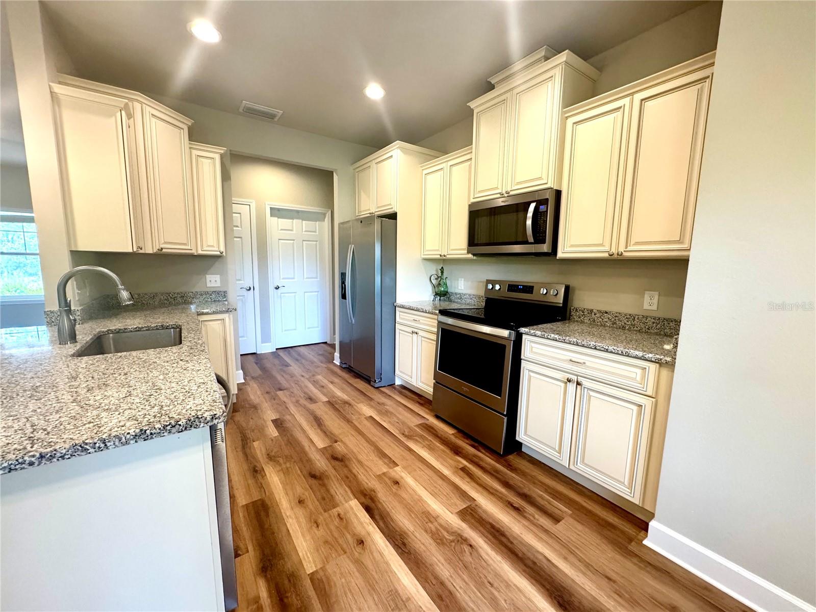 WILLISTON HIGHLANDS GOLF & COUNTRY CLUB ESTS - Residential