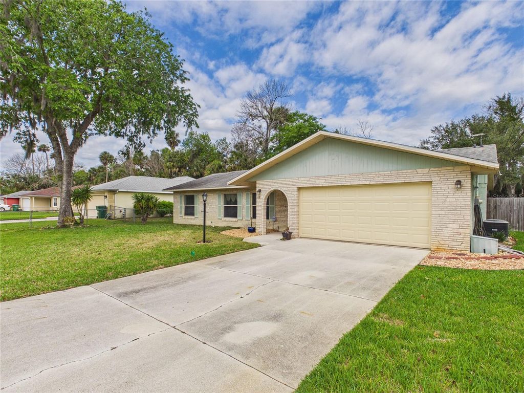 Photo of 632 Cherokee Lane, Daytona Beach, FL 32117 (MLS # FC317120)