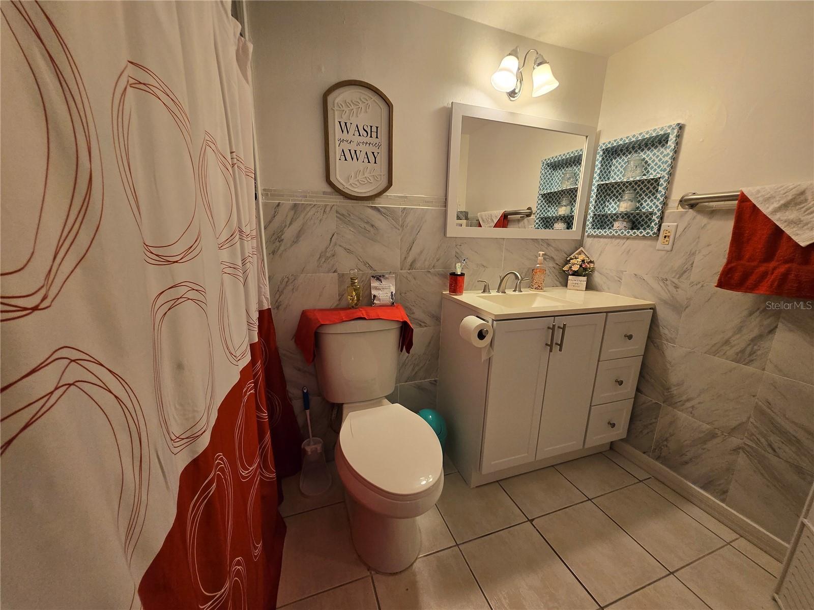 COMMODORE PLACE CONDO - Residential