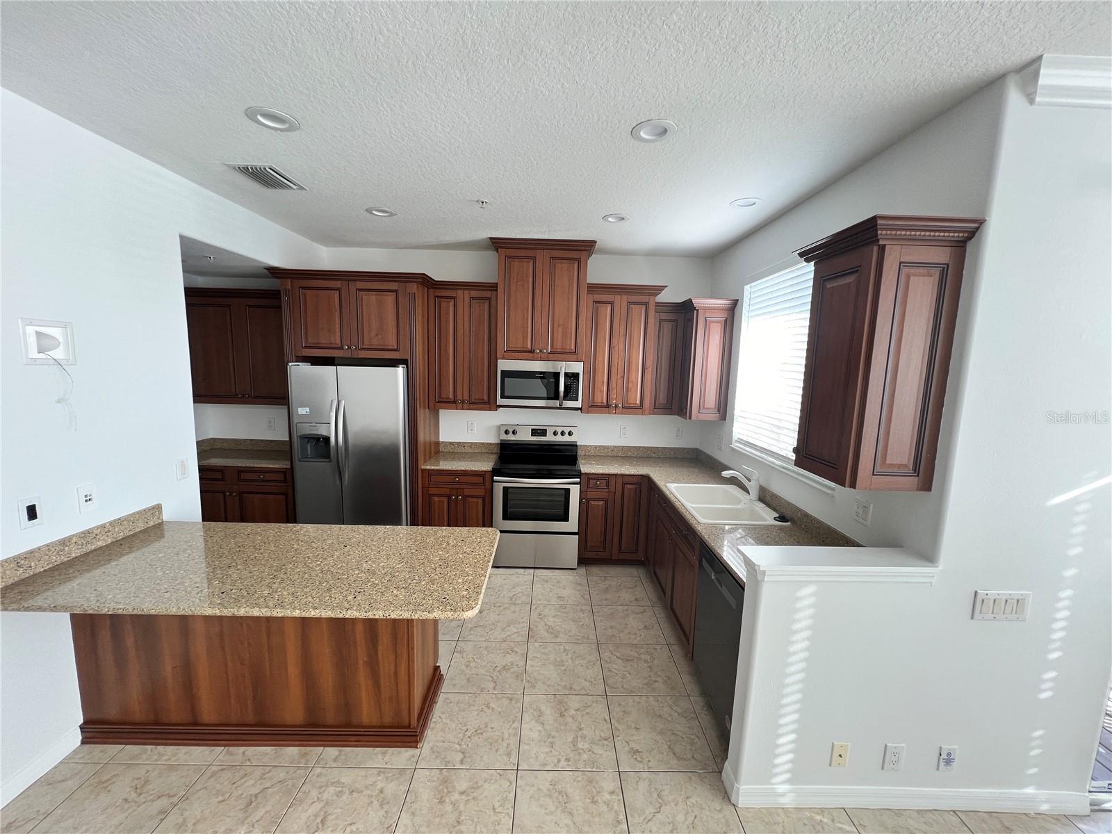 SPINNAKER COVE TWNHMS - Residential Lease