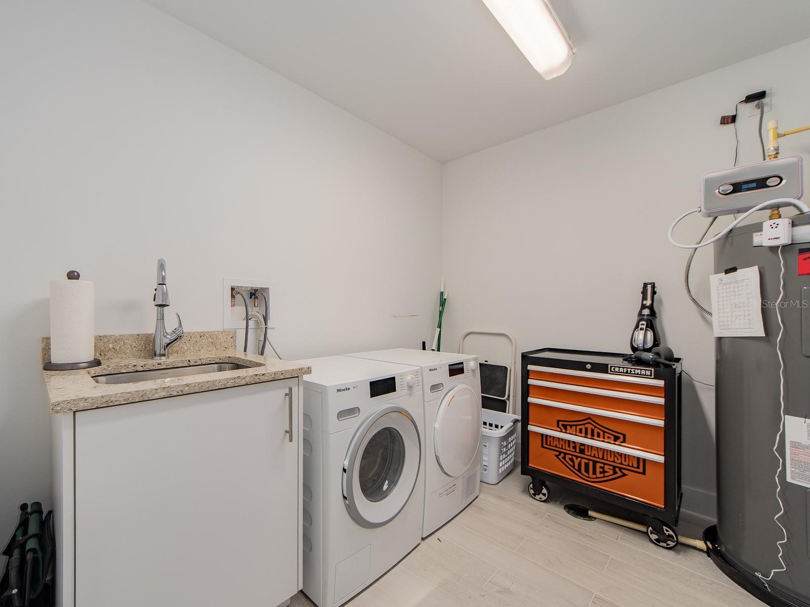 PURA VIDA RESIDENCES CONDO - Residential