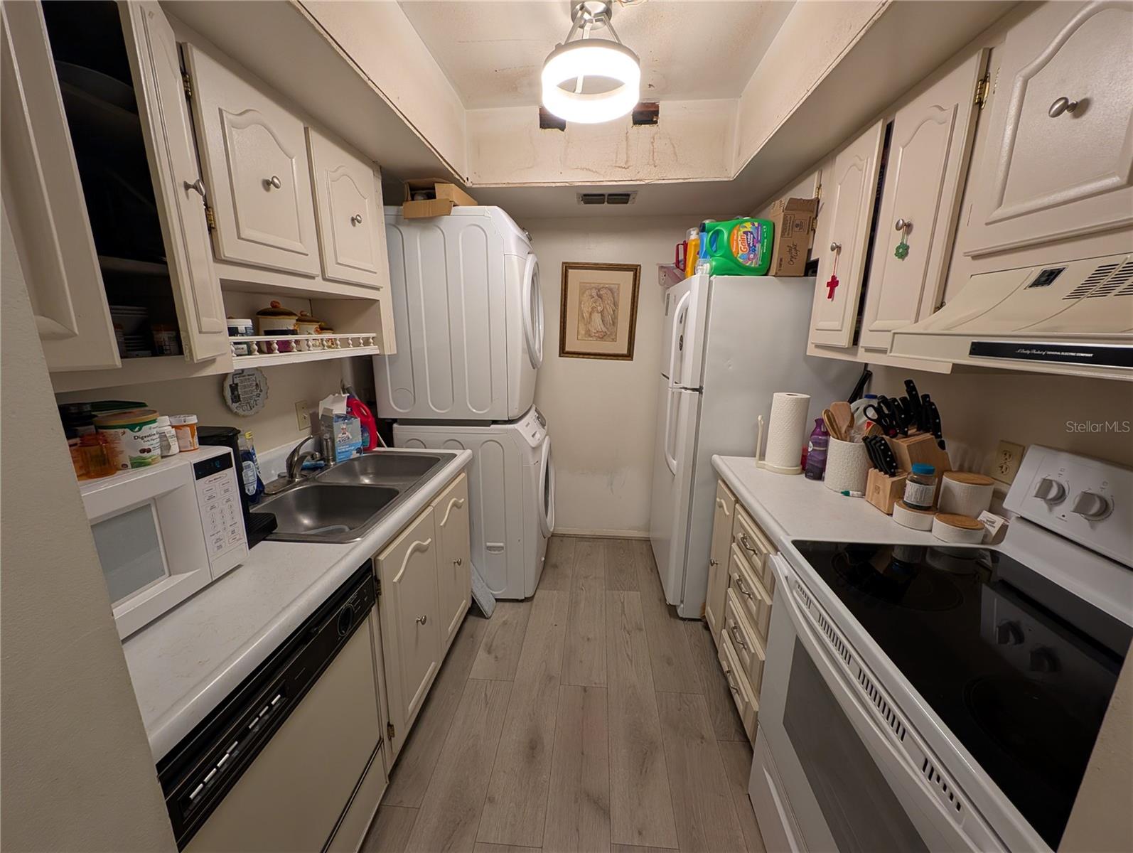 SANDLEWOOD CONDO - Residential