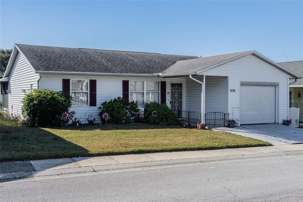 Photo of 2234 Sea Island Cir N, Lakeland, FL 33810 (MLS # L4957304)