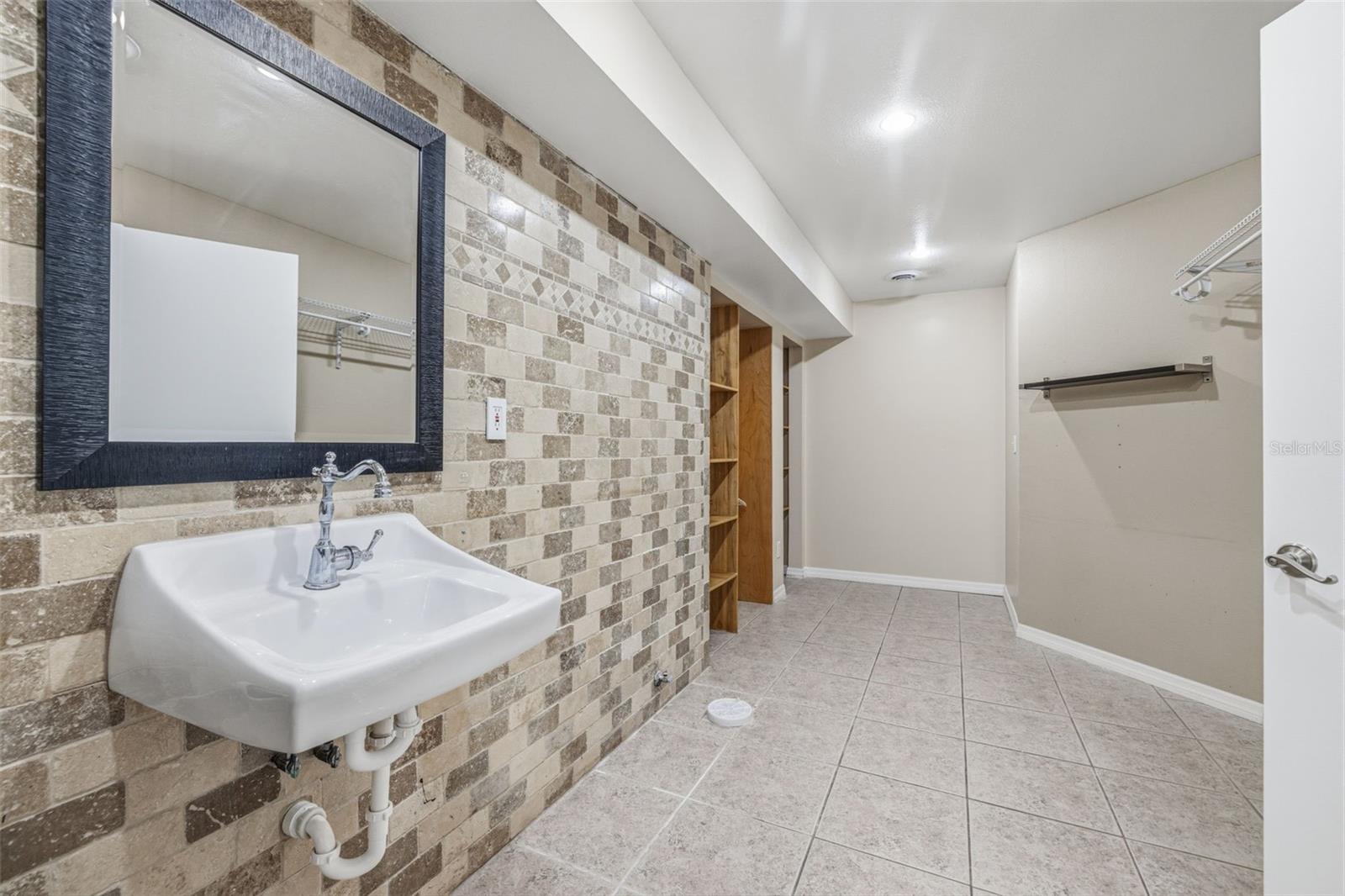 BRAE-MOOR SOUTH - Residential Lease