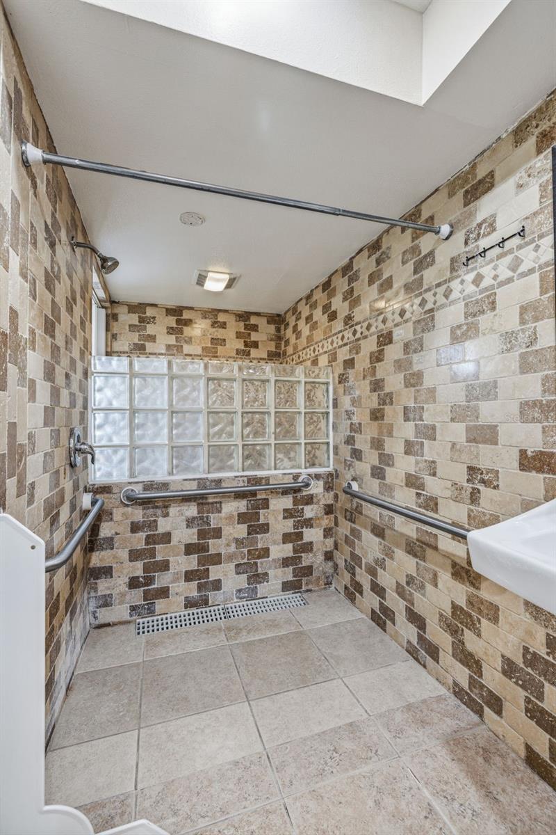 BRAE-MOOR SOUTH - Residential Lease