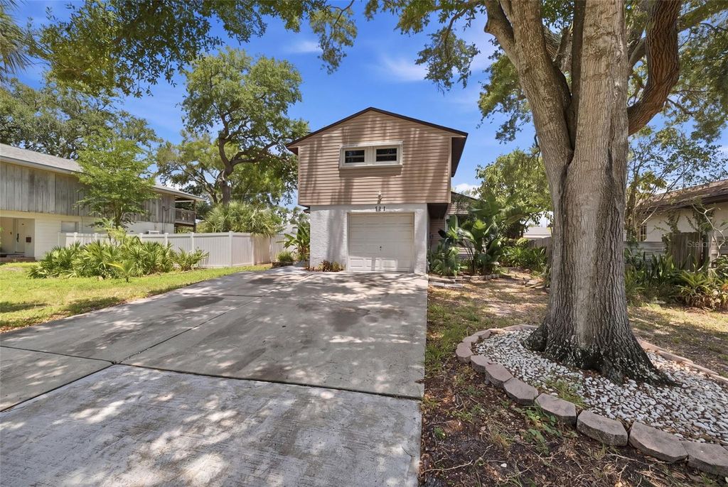 Photo of 111 69th Avenue N, St Petersburg, FL 33702 (MLS # TB8510378)