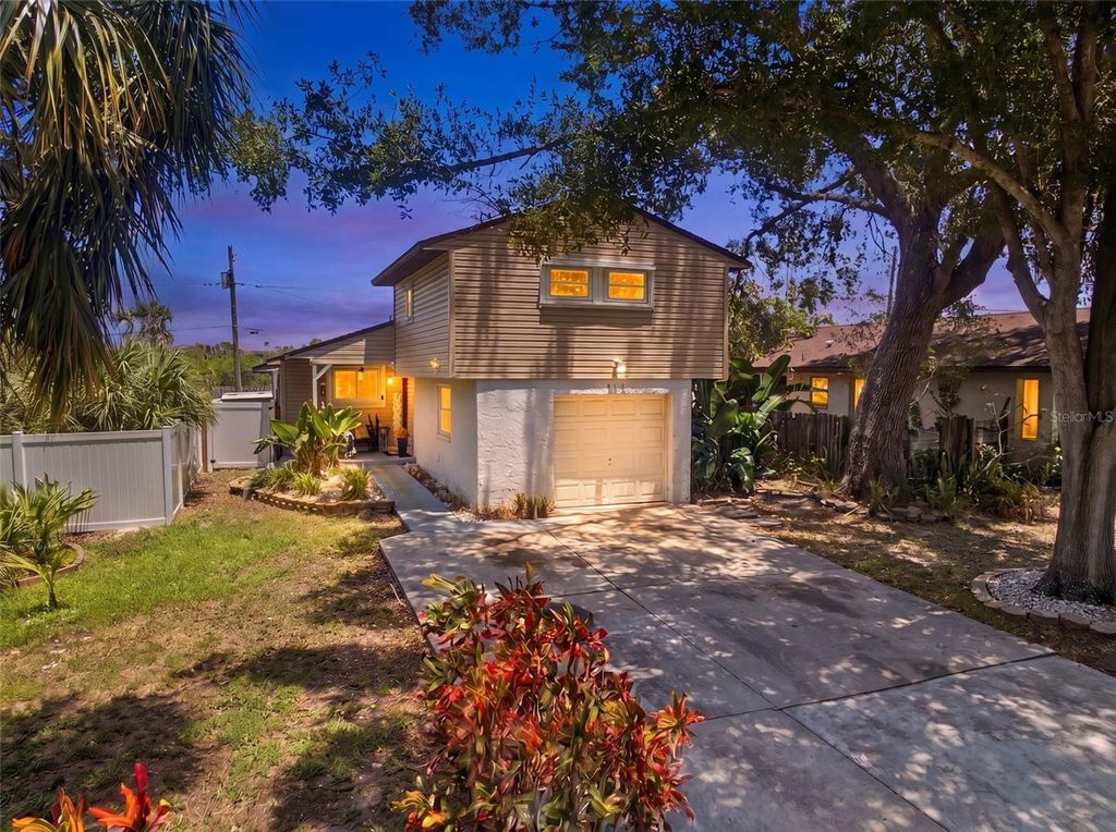 Photo of 111 69th Avenue N, St Petersburg, FL 33702 (MLS # TB8510378)