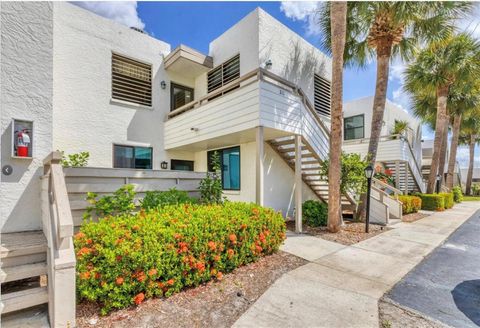 Photo of 211 Lakewood Drive #211, Bradenton, FL 34210 (MLS # A4687200)